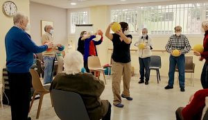 Actividades de estimulación para personas con Parkinson en Aulas Kalevi