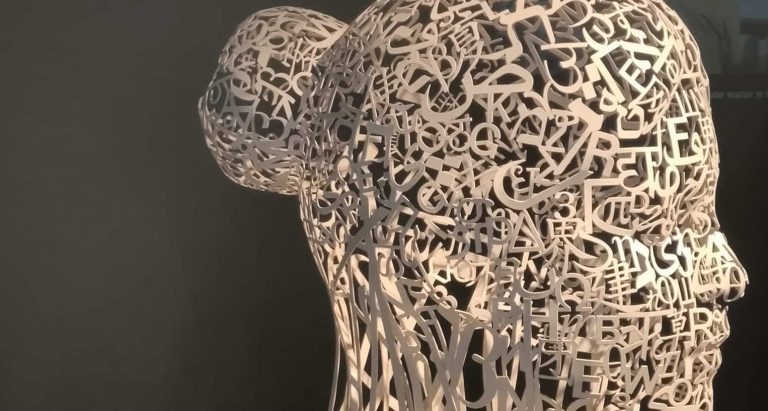 Cabeza con letras para el dia mundial del Alzheimer