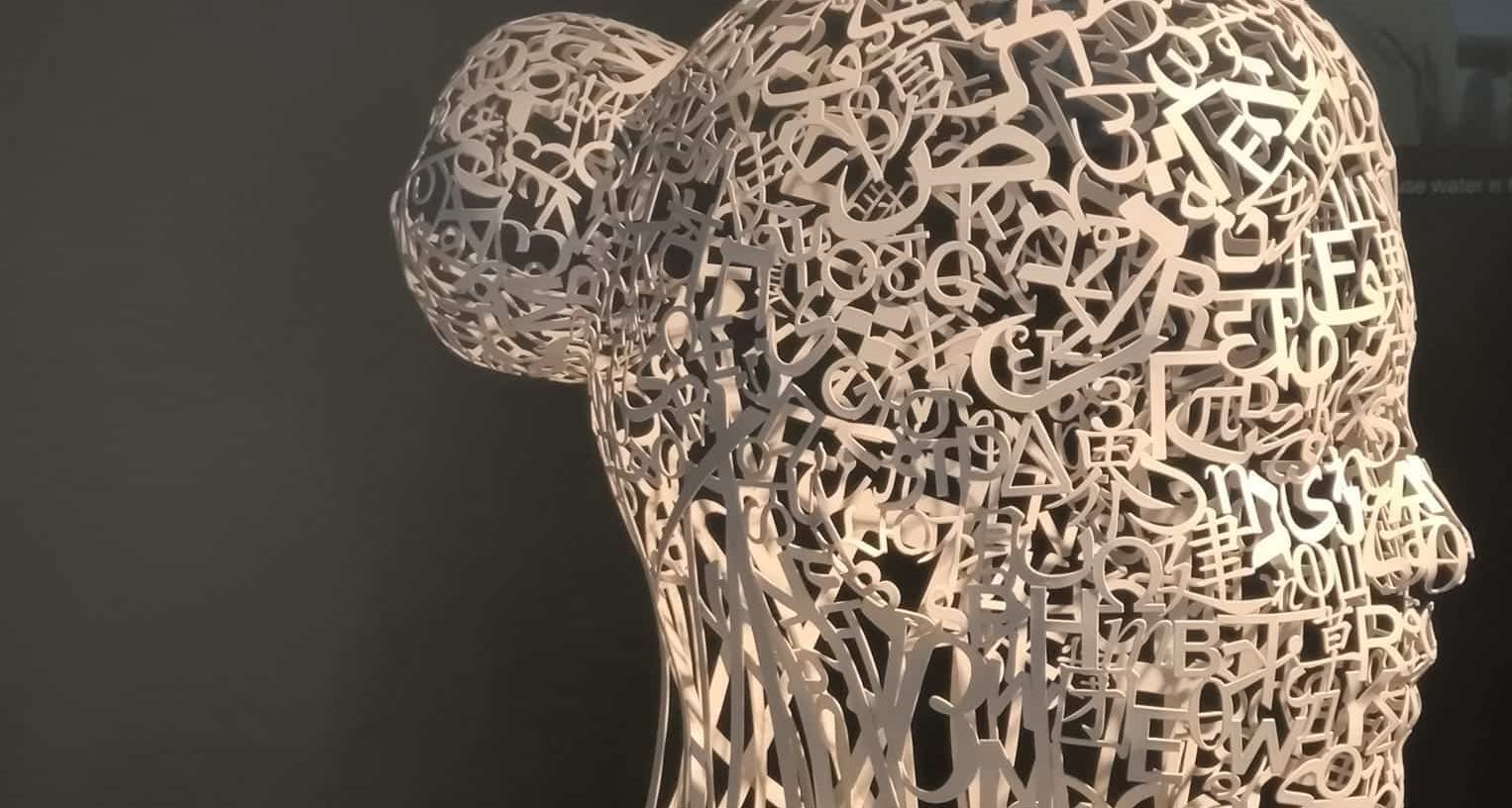Cabeza con letras para el dia mundial del Alzheimer